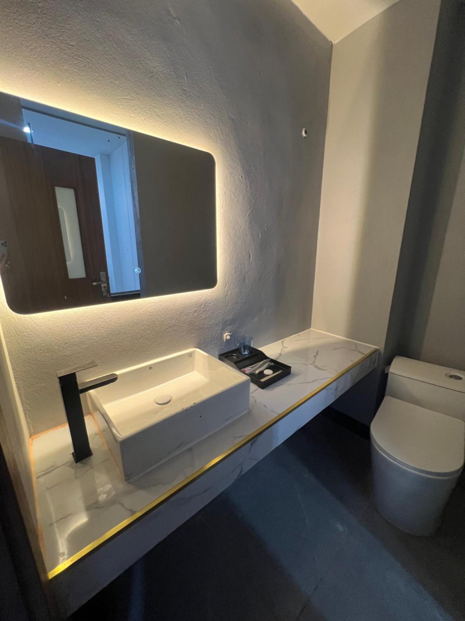 Venus Apartment Kham Thien Hanoi Kültér fotó