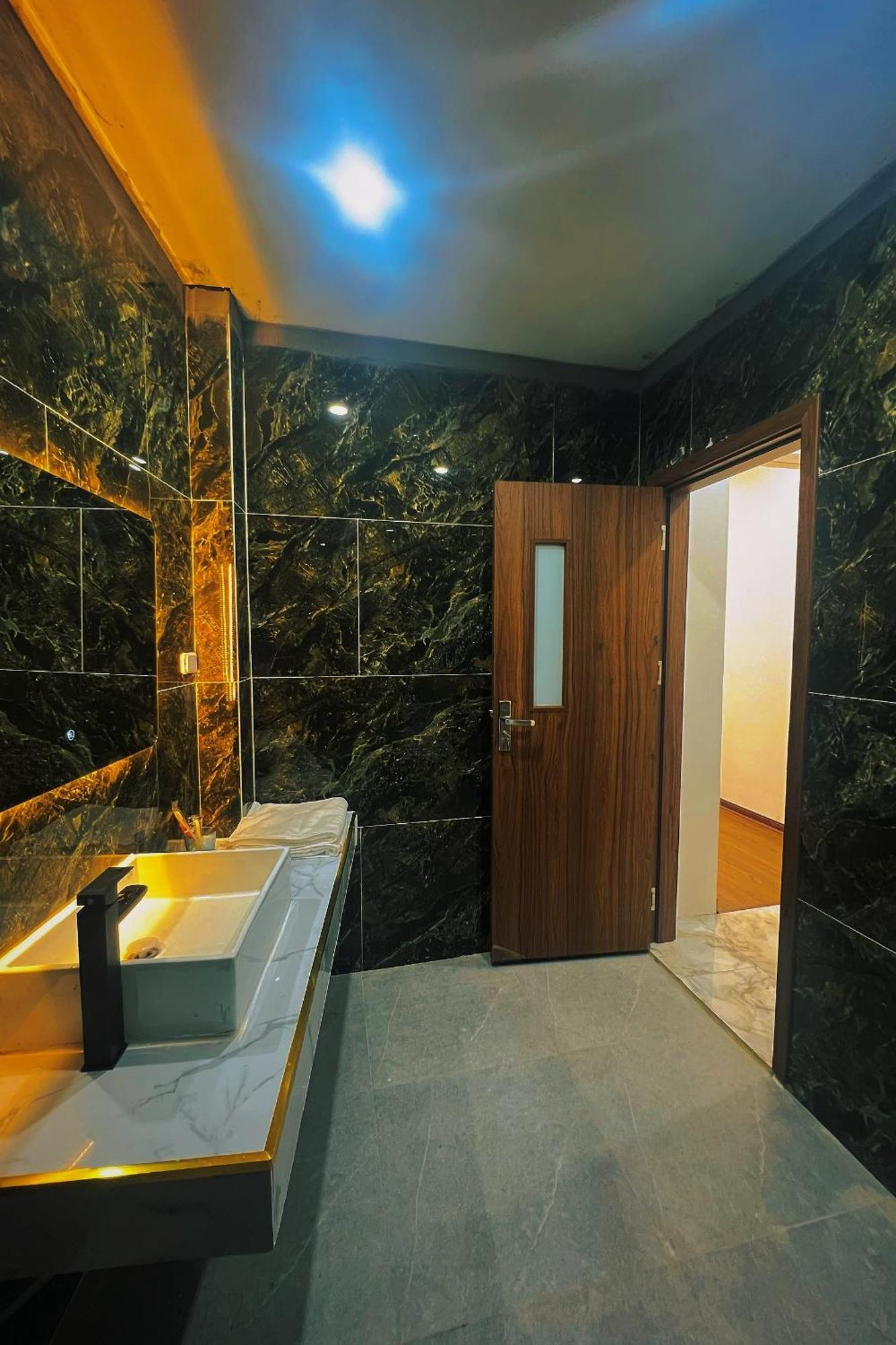 Venus Apartment Kham Thien Hanoi Kültér fotó
