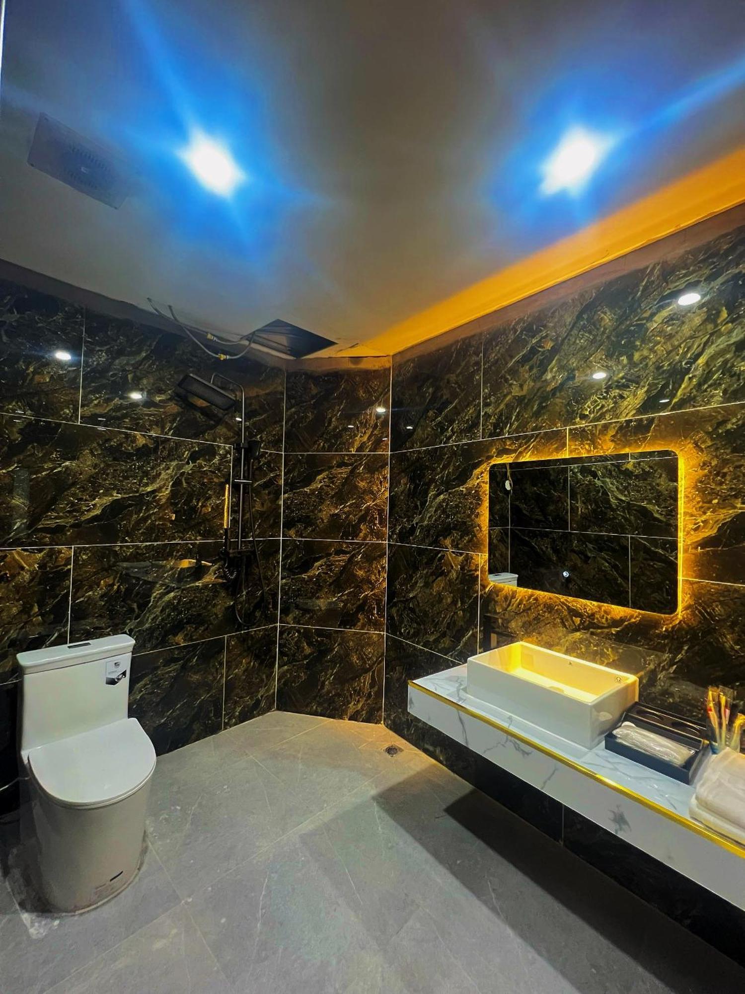 Venus Apartment Kham Thien Hanoi Kültér fotó