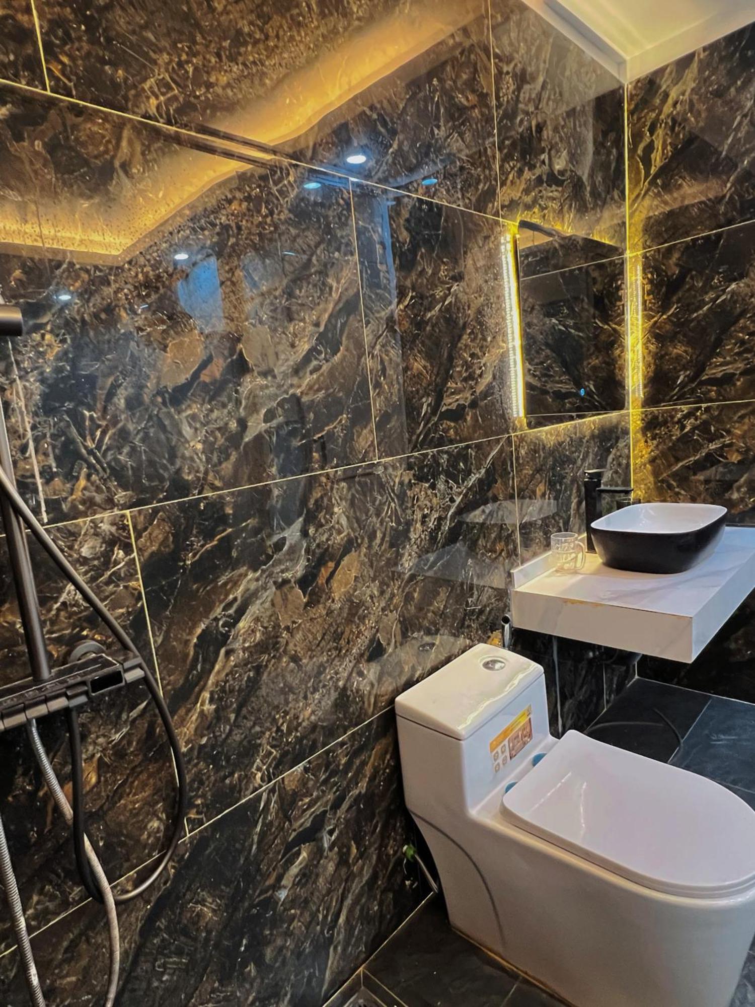 Venus Apartment Kham Thien Hanoi Kültér fotó